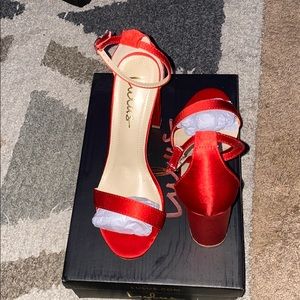 NWT Red Lulu’s heals